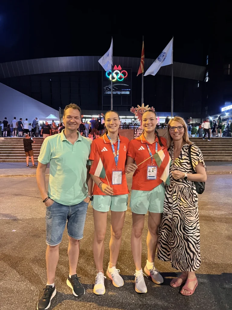 Női röplabdázók családjukkal - Olimpia 2024